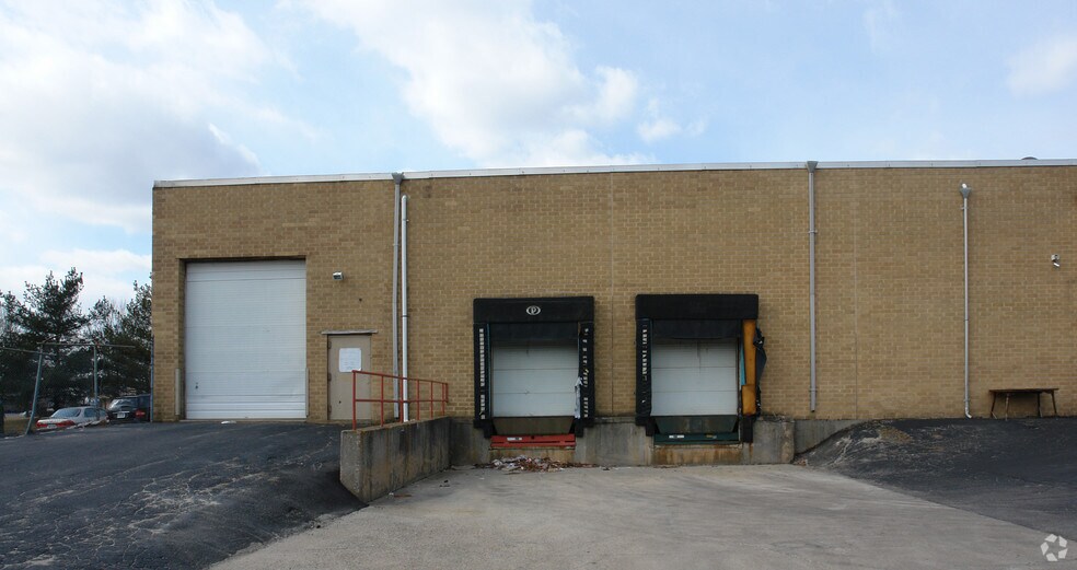 More Photos Of 25 Austin Blvd, Commack Warehouse For Lease