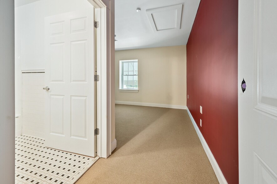 More Photos Of 56 Main St, Stamford Hotel For Sale