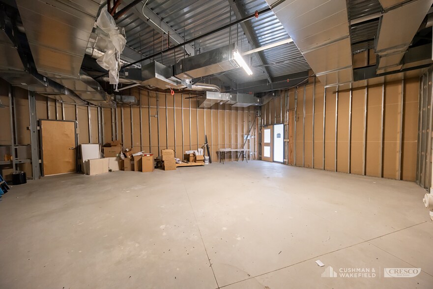 More Photos Of 701 White Pond Dr, Akron Medical For Lease