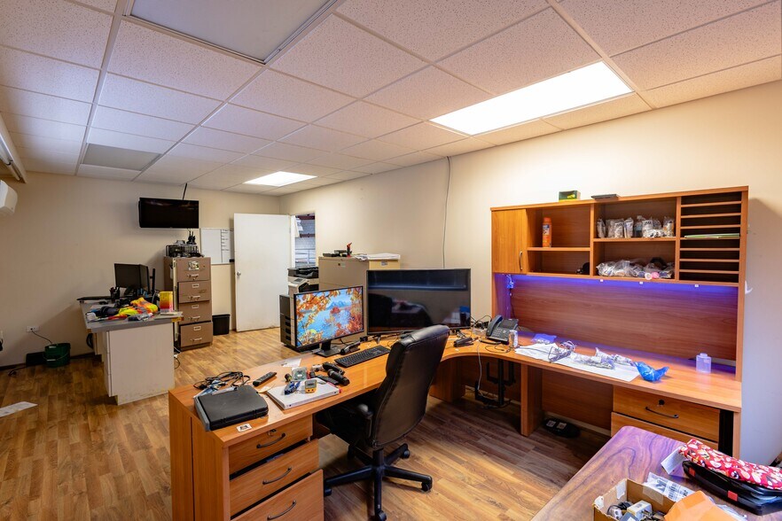 More Photos Of 99-1392 Koaha Pl, Honolulu Warehouse For Sale