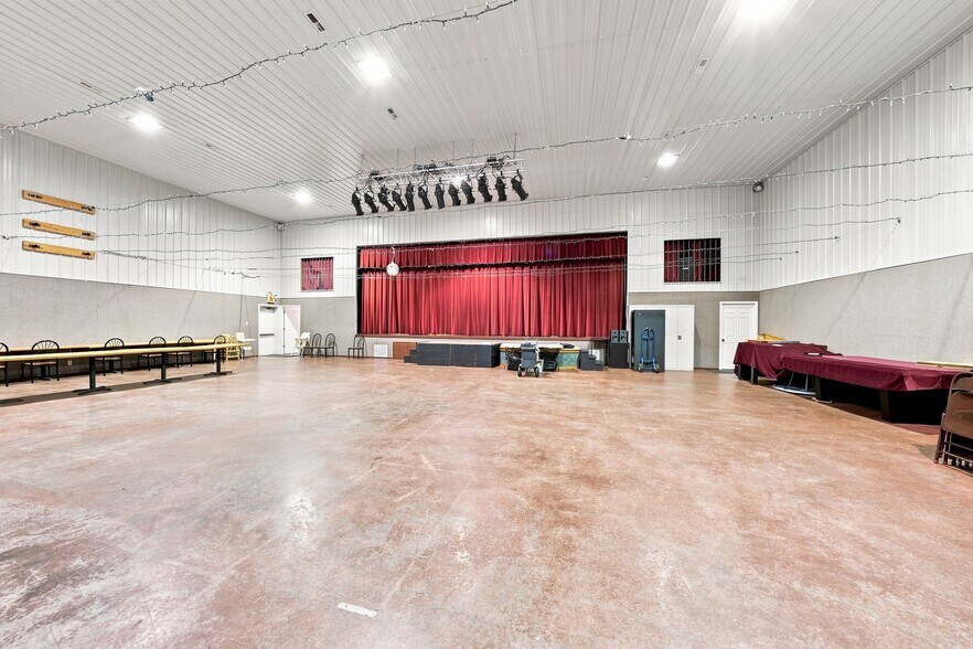 More Photos Of 951 S Kingshighway St, Sikeston Office For Sale
