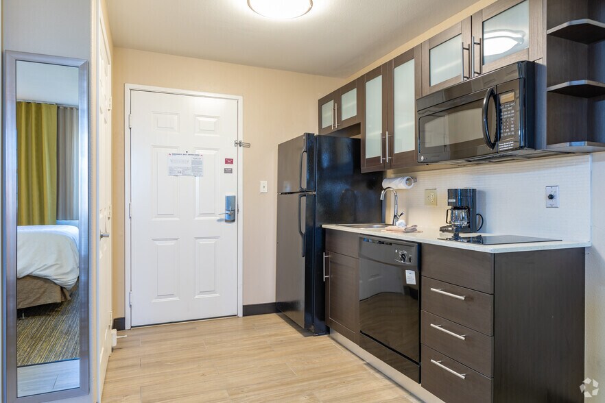 More Photos Of 808 61st St, Galveston Hotel For Sale