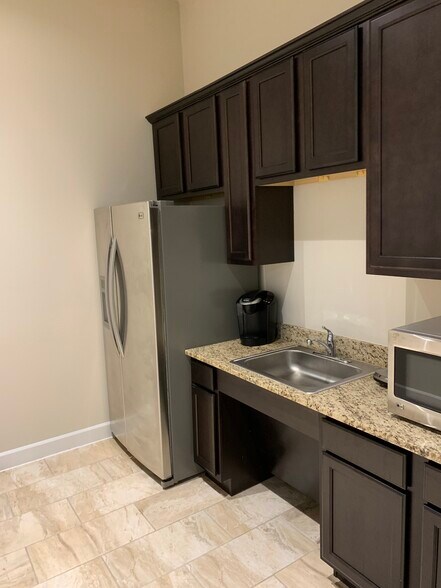 More Photos Of 5757 Flewellen Oaks Ln, Fulshear Office For Sale