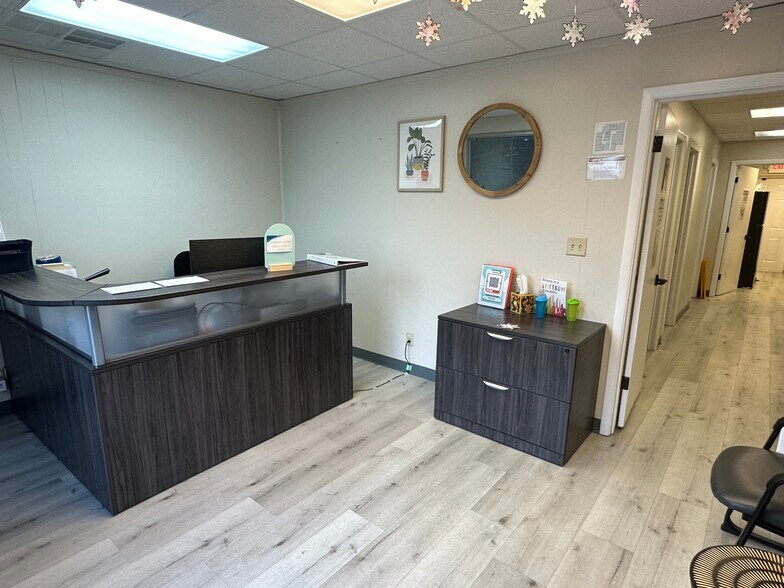 More Photos Of 1401 Applewood Dr, Dalton Medical For Lease