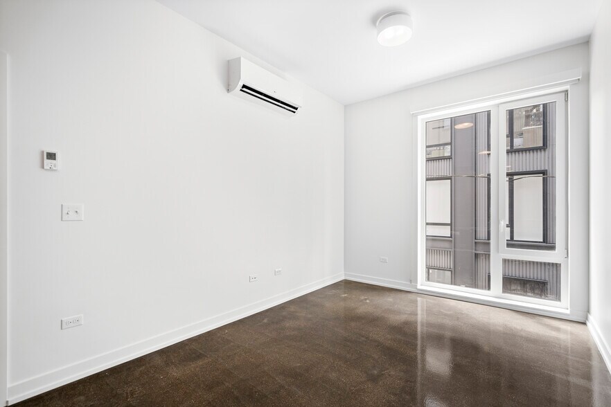 More Photos Of 1135 W Winona St, Chicago Apartments For Lease