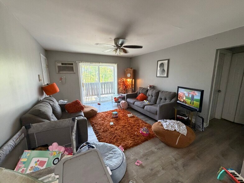 More Photos Of 21907 Jeffrey Ave, Sauk Village Apartments For Sale