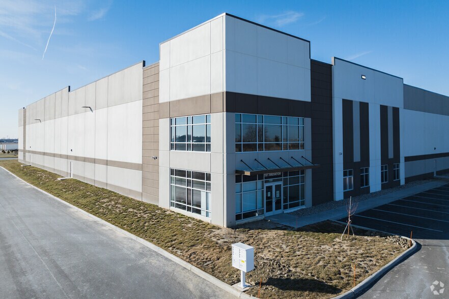 More Photos Of 1901 Innovation Ave, Rossford Distribution For Lease