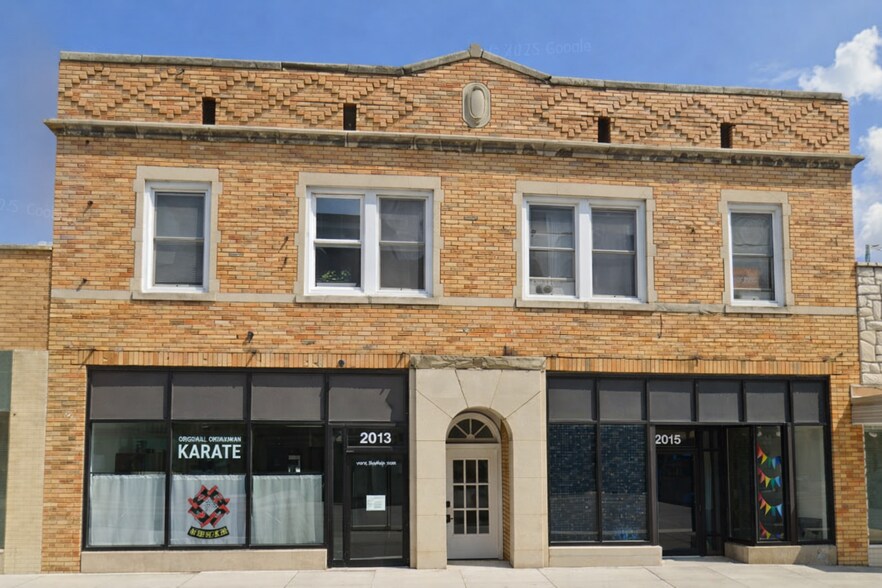More Photos Of 2011-2015 E Michigan Ave, Lansing Storefront For Lease