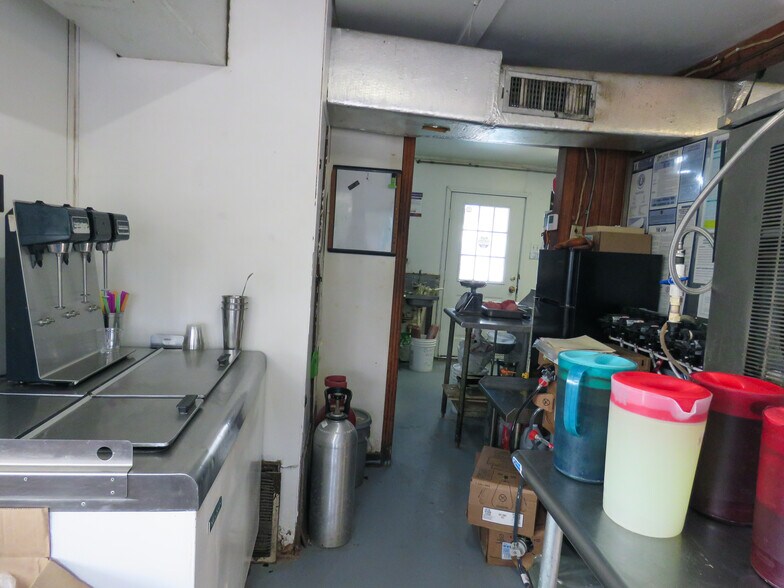 More Photos Of 809 Wood Ave, Woodsboro Restaurant For Sale