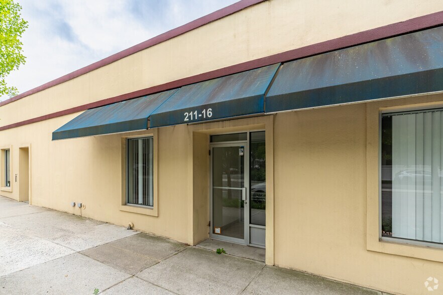 More Photos Of 211-20 Union Tpke, Oakland Gardens Storefront Retail Office For Lease