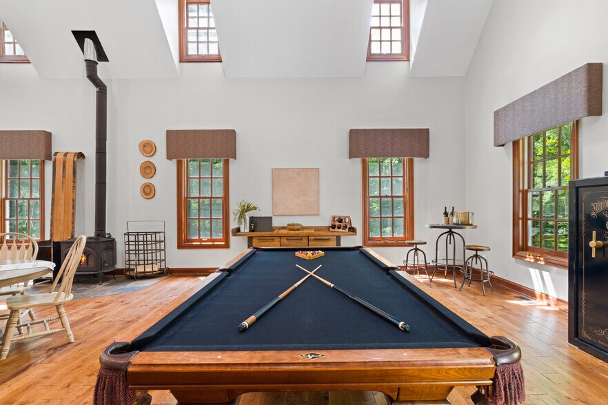 More Photos Of 5455 Plantation Rd, Sunbury Lodge Meeting Hall For Sale