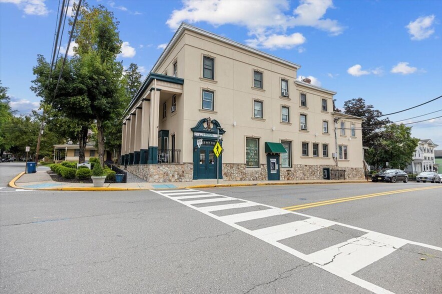 More Photos Of 5 Leigh St, Clinton Township Office For Lease