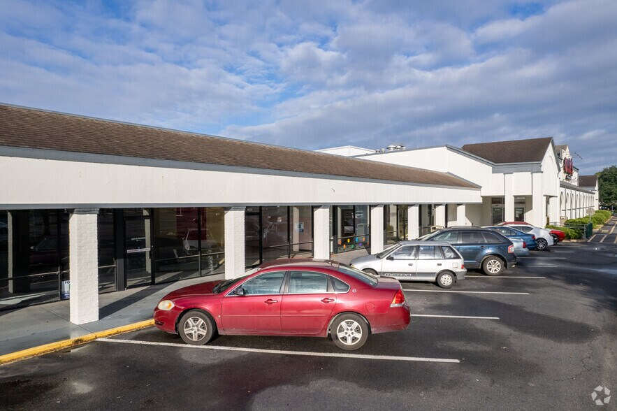 More Photos Of 2551 E Pinetree Blvd, Thomasville Unknown For Lease