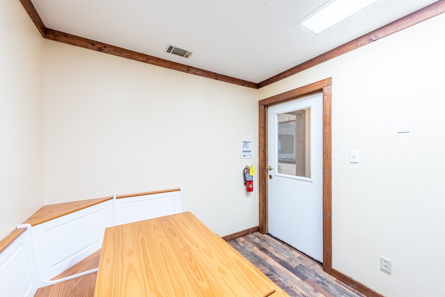 More Photos Of 706 W Barnard St, Glennville Medical For Sale