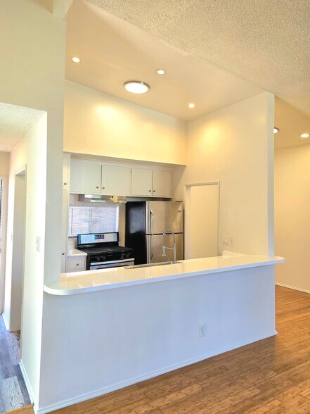 More Photos Of 4208 Russell Ave, Los Angeles Apartments For Sale