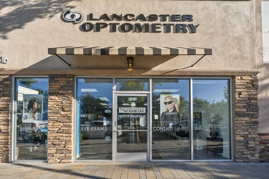 More Photos Of 516 W Lancaster Blvd, Lancaster Freestanding For Lease