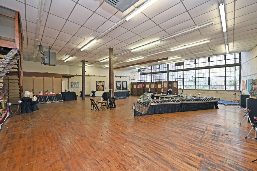 More Photos Of 2025 Dunlap St, Cincinnati Light Manufacturing For Sale