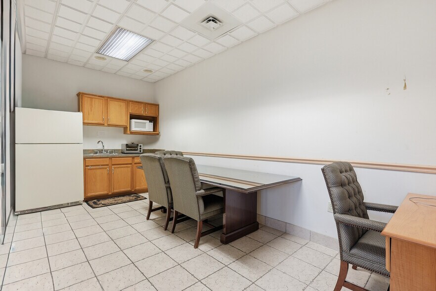More Photos Of 381 N 9th Ave, Scranton Medical For Sale