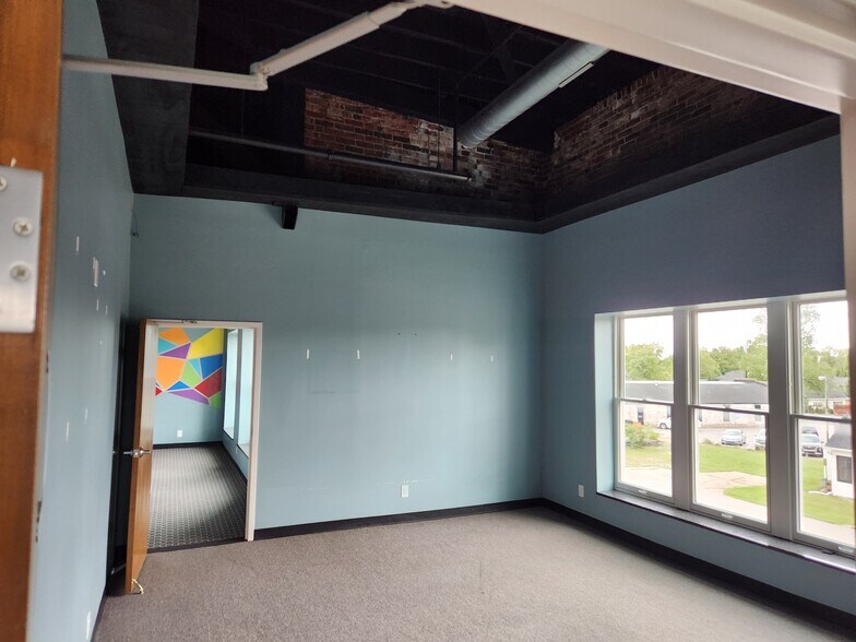 More Photos Of 300 W Broadway St, Greenwood Loft Creative Space For Sale