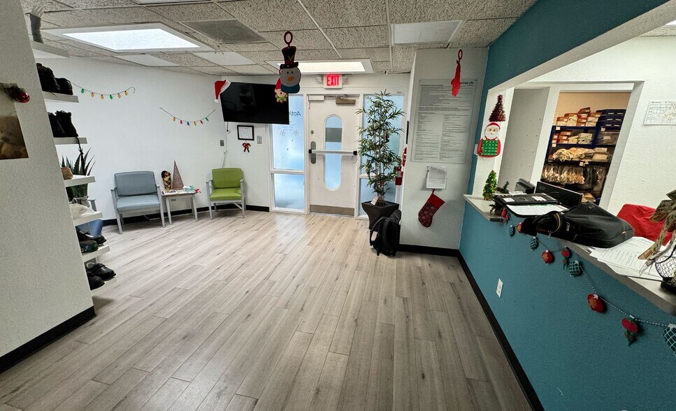 More Photos Of 124 Alvarado Dr SE, Albuquerque Medical For Sale