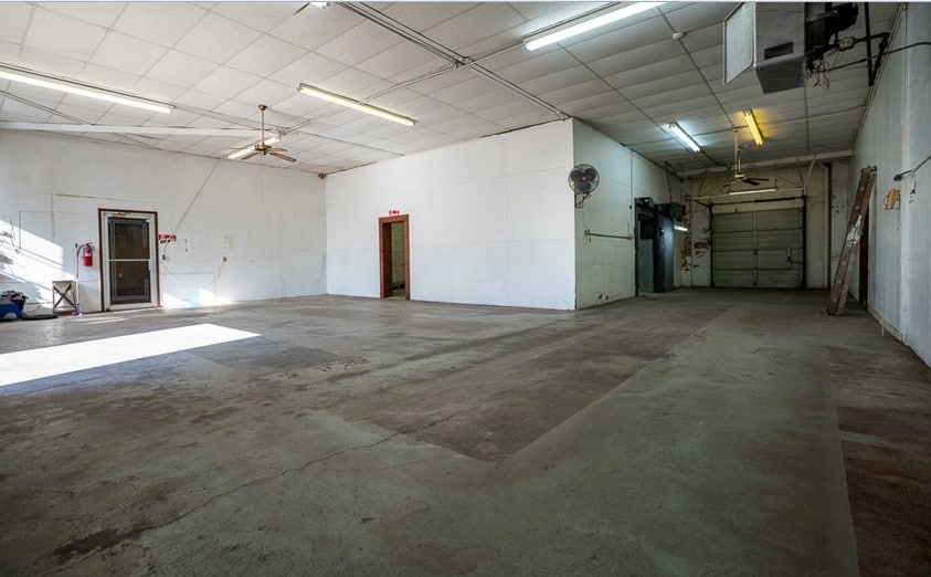 More Photos Of 227 S Philadelphia Ave, Shawnee Warehouse For Sale