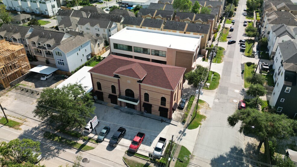 More Photos Of 2410 Ella Blvd, Houston Office For Sale