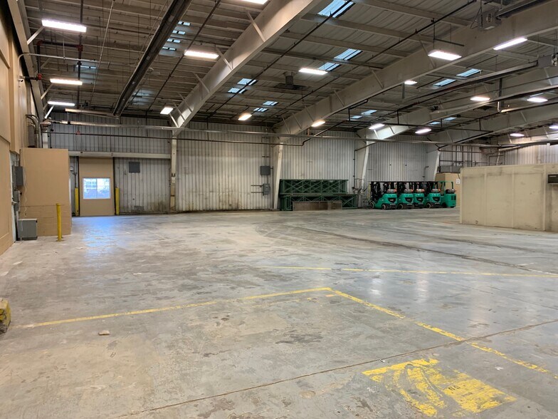 More Photos Of 1048-1050 Lower South St, Peekskill Manufacturing For Lease