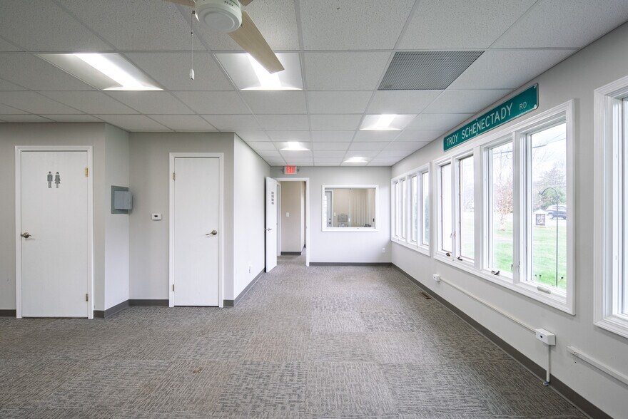More Photos Of 404 Troy Schenectady Rd, Latham Office Residential For Lease
