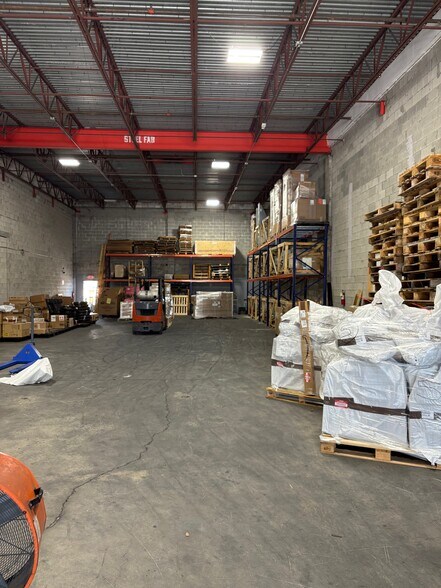 More Photos Of 7975 NW 21st St, Doral Warehouse For Lease