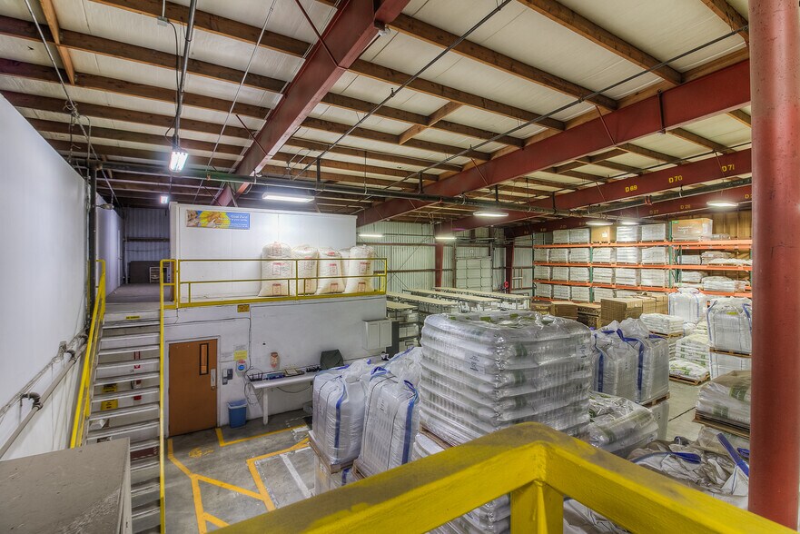 More Photos Of 1535-1541 W Lee Rd, Othello Warehouse For Sale