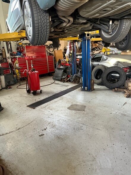 More Photos Of 5745 Independence St, Arvada Auto Repair For Sale