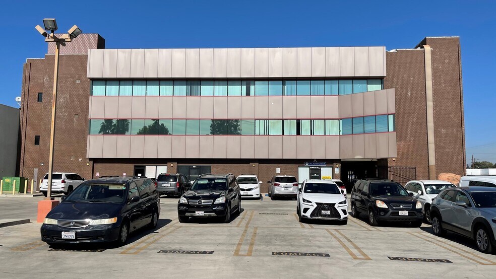 Primary Photo Of 22122-22126 Sherman Way, Canoga Park Office For Lease