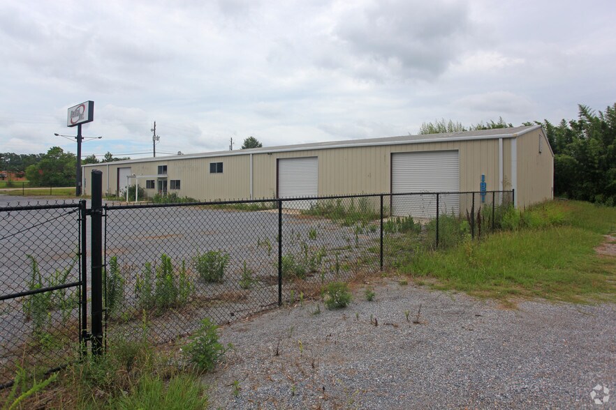 More Photos Of 1951 Market St, Millbrook Warehouse For Lease