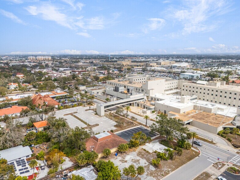 More Photos Of 540 Nokomis Ave S, Venice Medical For Sale