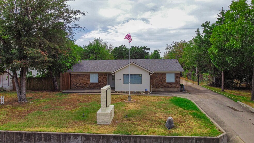 Primary Photo Of 304 E Broad St, Mansfield Office For Lease