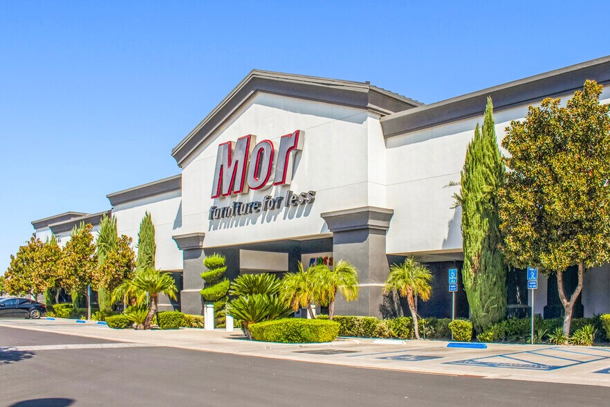 More Photos Of 5130 N Blackstone Ave, Fresno Unknown For Lease