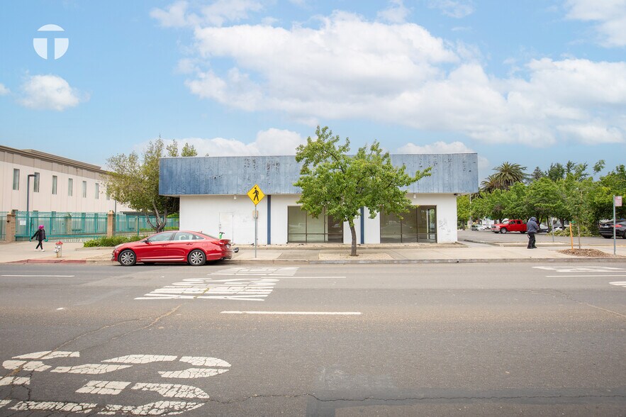More Photos Of 2828 Q St, Sacramento General Retail For Lease
