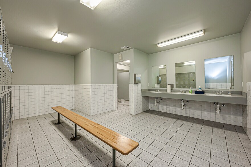 More Photos Of 2202 Lone Oak Rd, Houston Health Club For Sale