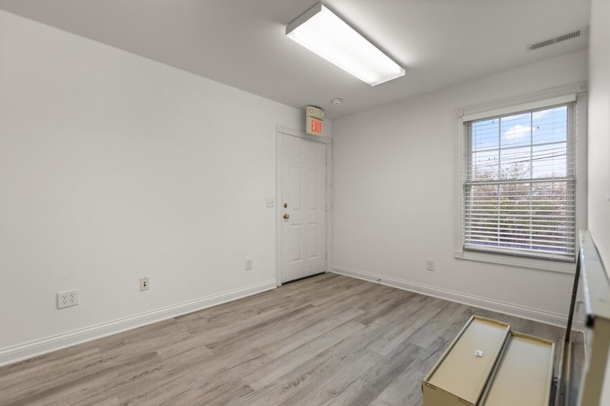 More Photos Of 103 Wind Haven Dr, Nicholasville Office For Lease