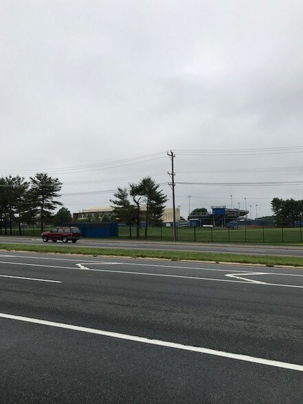 More Photos Of 153 E Chestnut Hill Rd, Newark Office For Lease