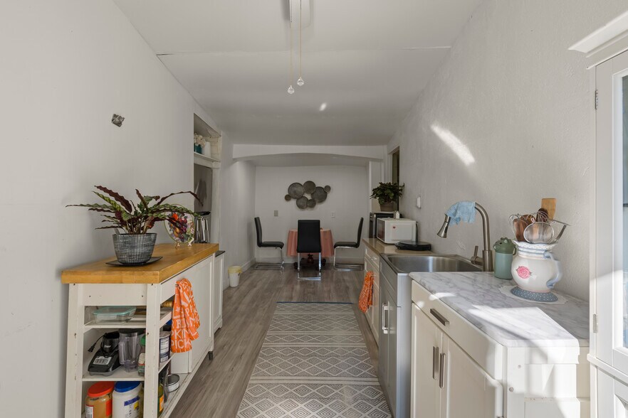 More Photos Of 899 W San Carlos St, San Jose General Retail For Sale