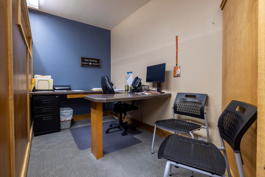 More Photos Of 802 Canyon Ave, Cody Office For Sale