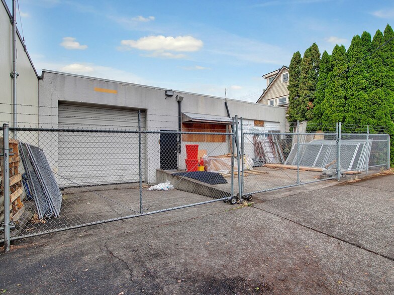 More Photos Of 302 SE 7th Ave, Portland Warehouse For Lease