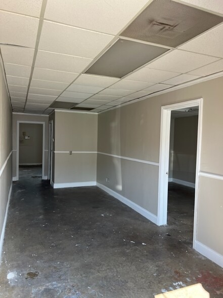 More Photos Of 11166 Ables Ln, Dallas Warehouse For Lease