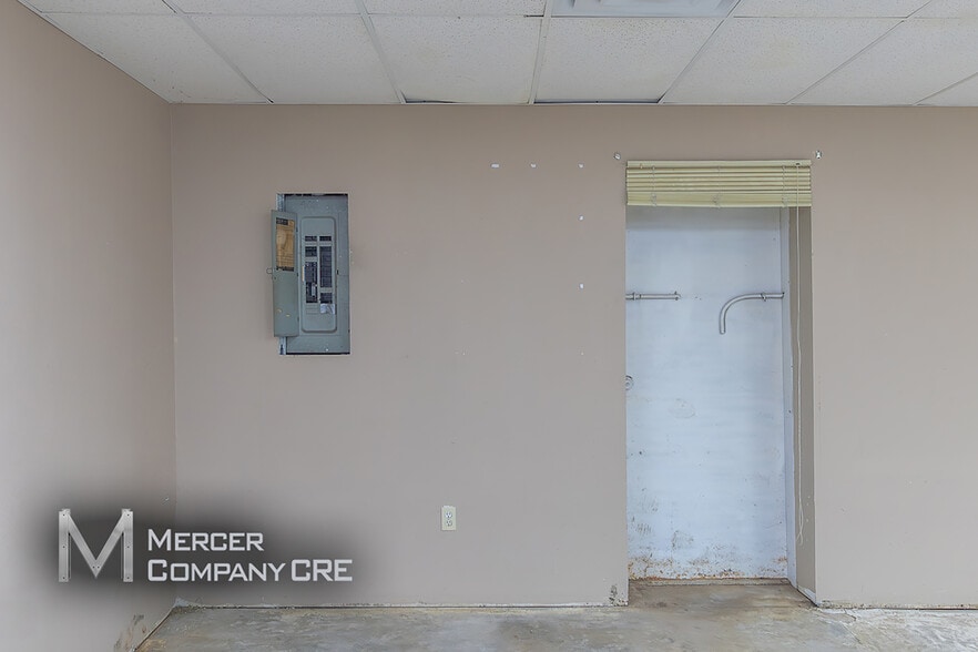 More Photos Of 440-460 N Rockwell Ave, Oklahoma City Unknown For Lease