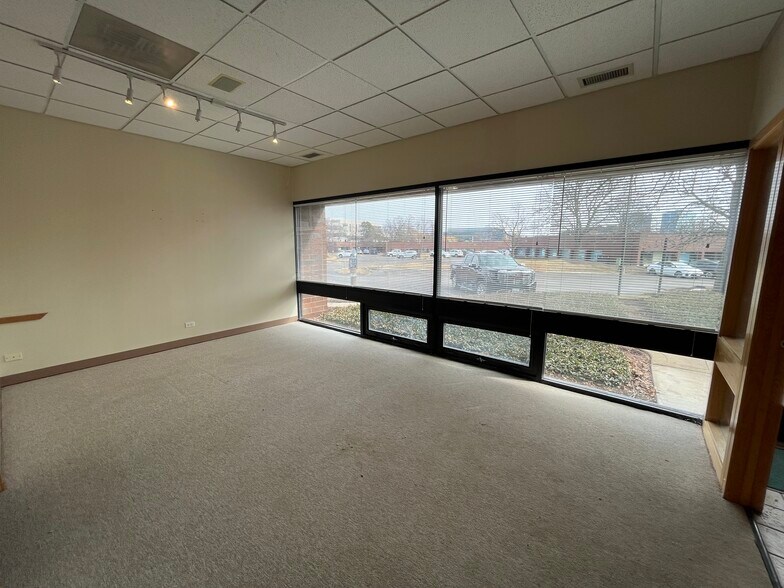 More Photos Of 919 N Plum Grove Rd, Schaumburg Office For Sale