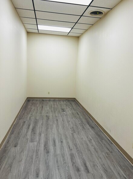 More Photos Of 8801 Forum Way, Fort Worth Light Distribution For Lease