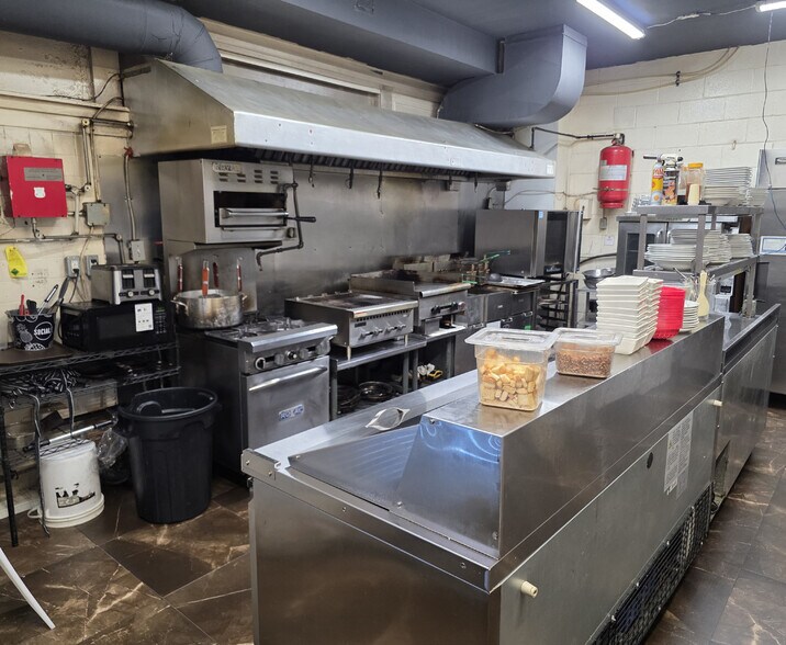 More Photos Of 72 James St, Parry Sound Hotel For Sale
