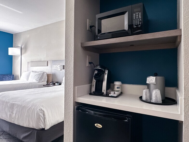 More Photos Of 601 N Sonoma Trl, Ennis Hotel For Sale