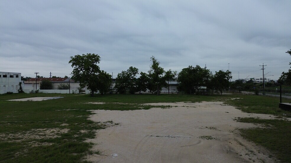 More Photos Of 1010 Hoefgen Avenue, San Antonio Land For Sale